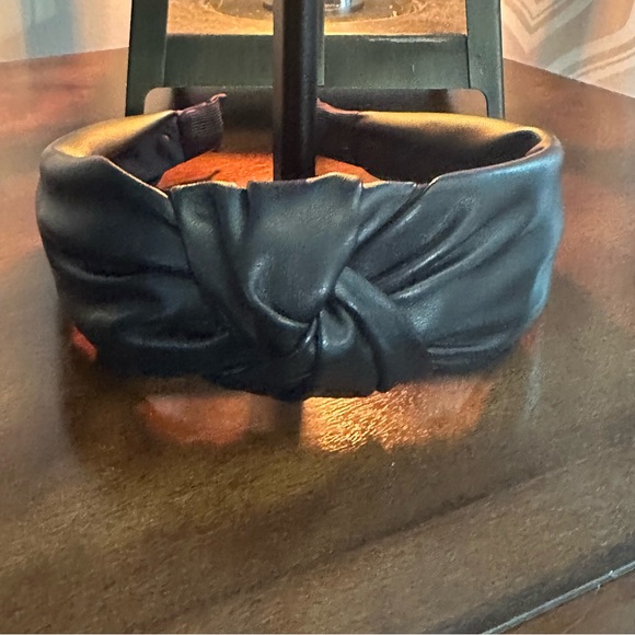 Accessories - HEADBAND FAUX LEATHER BLACK 🖤🖤🖤NEW